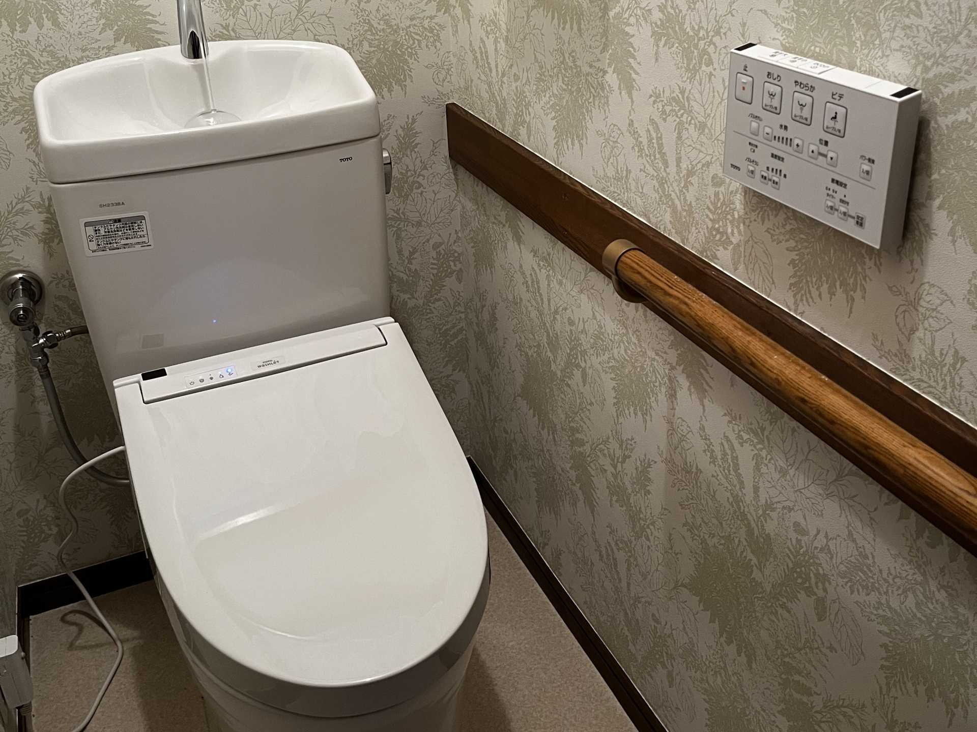 トイレ交換工事（TOTO・ピュアレストQR）