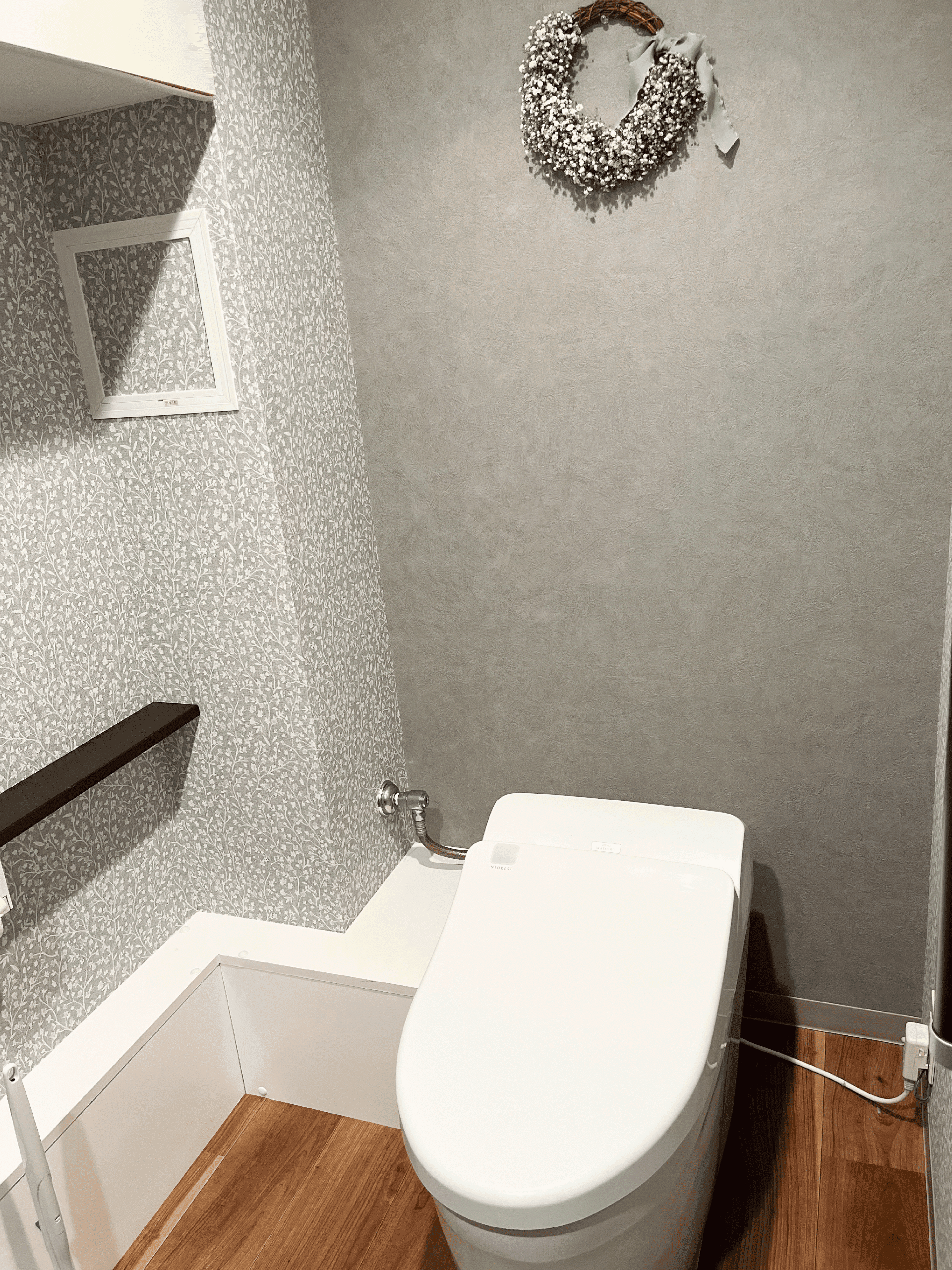 トイレ内装貼替工事のアフター写真